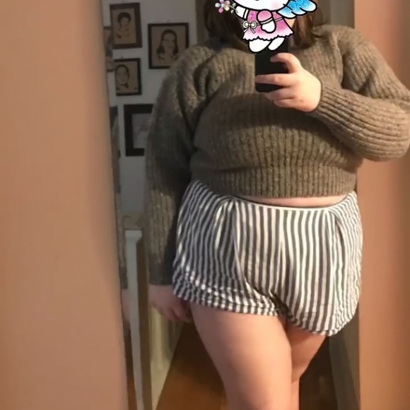 Size L - Tan Wool Sweater with Rainbow Specks - Picture 8 of 8